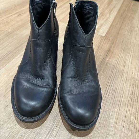 Born Michell black leather block heel booties good condition sz 7.5 - Picture 5 of 6